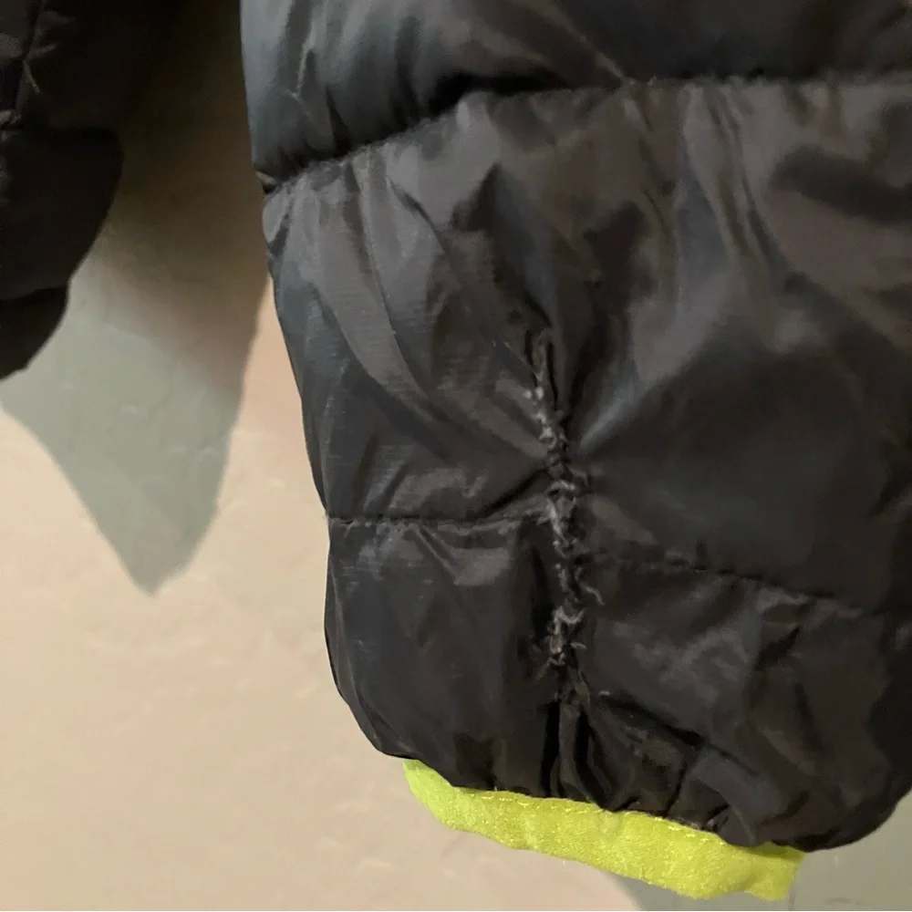 EDDIE BAUER Boy's Black Green Reversible Down Hooded Puffer Coat Size Small 7/8 - Picture 11 of 15